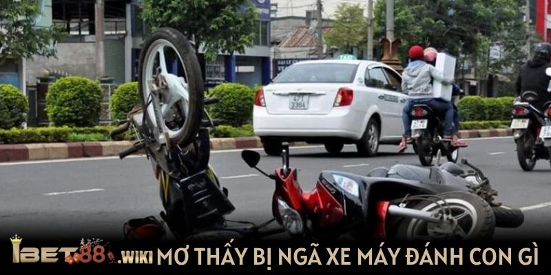 Mơ thấy bị ngã xe máy đánh con gì